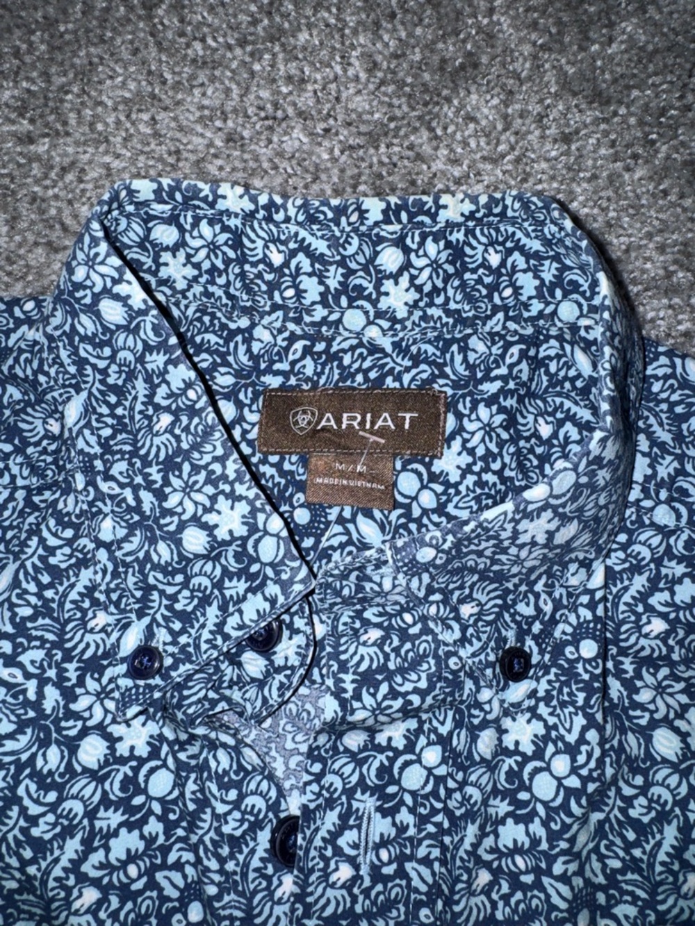 Men’s ariat floral western button down shirt Medium